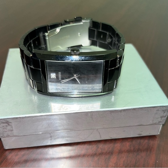 Guess Steel Mens Watch
G10610G
Black
Just needs a battery. - Picture 2 of 5
